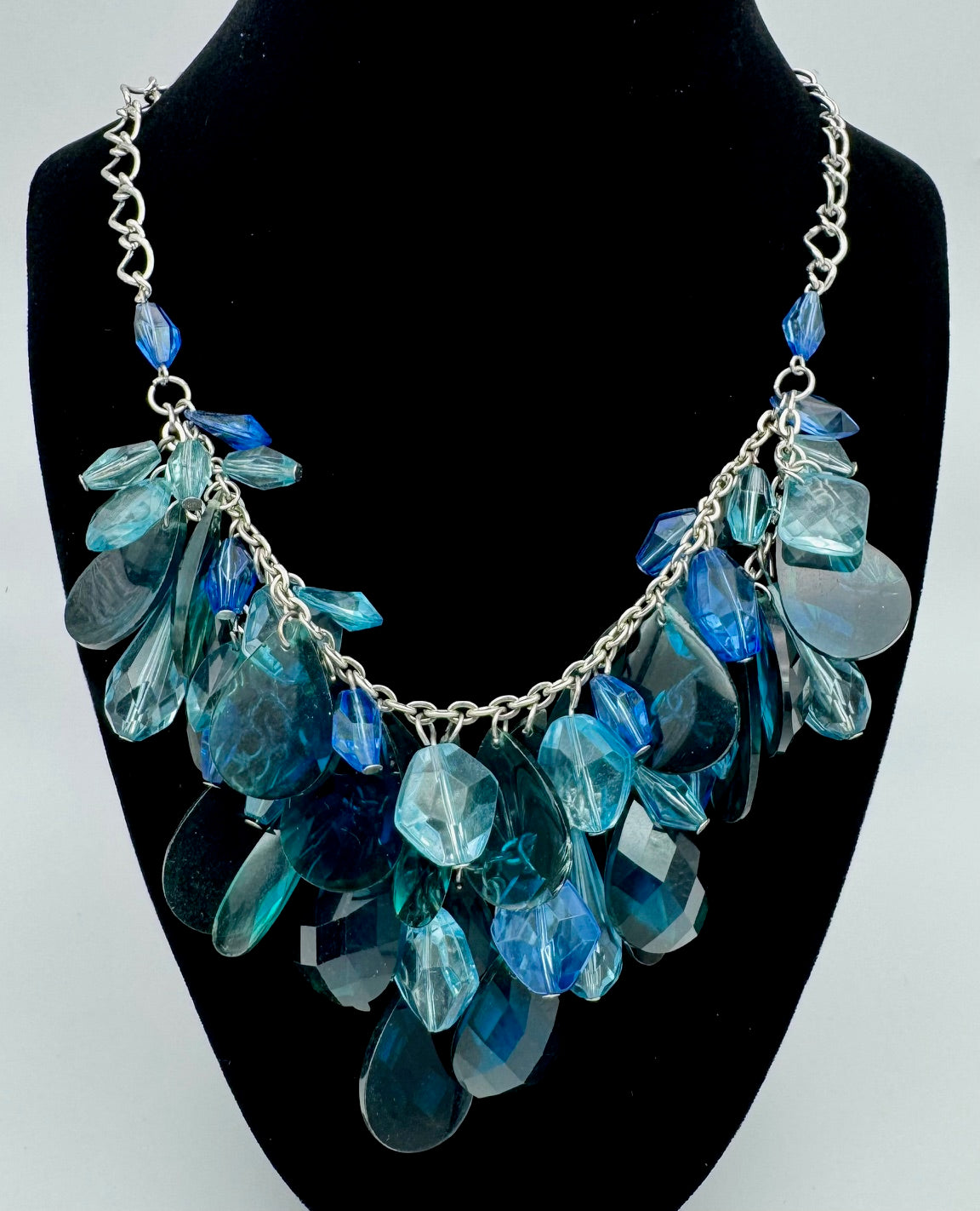 17" blue acrylic jewel necklace