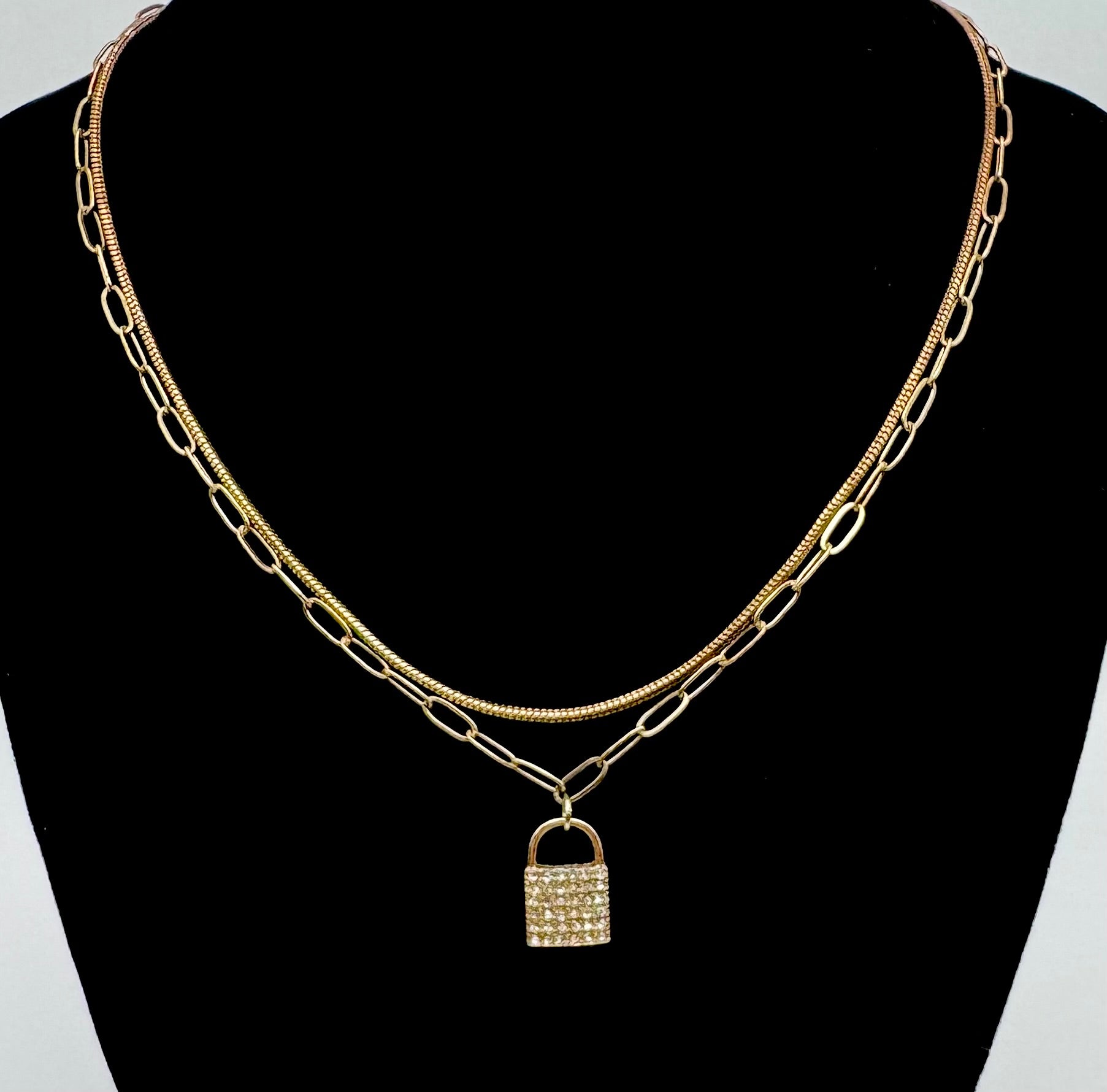 15" gold tone link chain 2 strand w/lock pendant